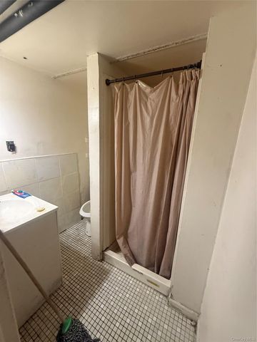 925 E 227th Street, Bronx, NY 10466