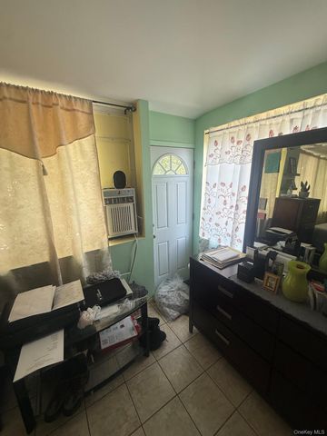 925 E 227th Street, Bronx, NY 10466
