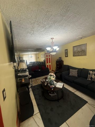 925 E 227th Street, Bronx, NY 10466