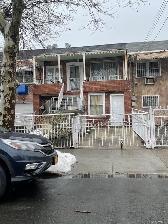 925 E 227th Street, Bronx, NY 10466 — exterior