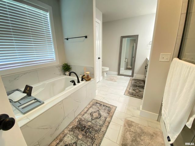 1731 Spartan Drive, Chatham, IL 62629