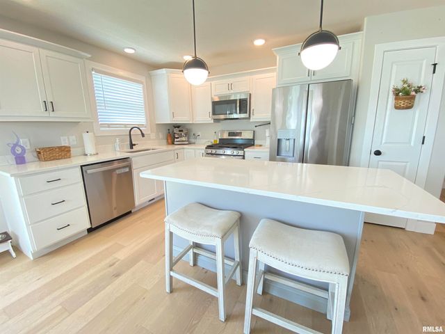 1731 Spartan Drive, Chatham, IL 62629