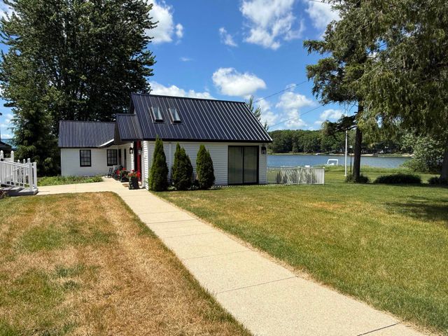 1849 E Pratt Lake Road, Gladwin, MI 48624