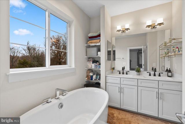 4902 TRAIL VISTA LN, Chantilly, VA 20151