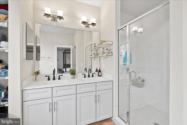 4902 TRAIL VISTA LN, Chantilly, VA 20151