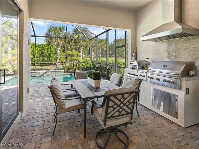 2750 Aviamar CIR, Naples, FL 34114