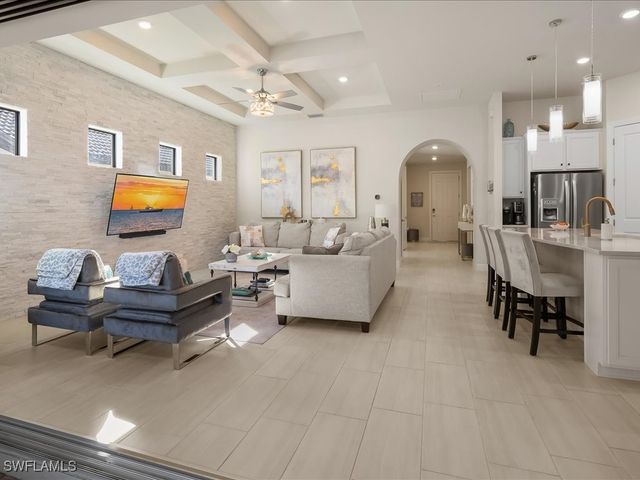 2750 Aviamar CIR, Naples, FL 34114