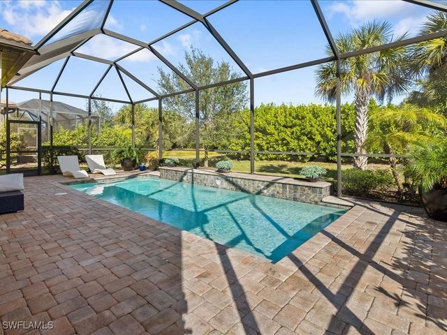 2750 Aviamar CIR, Naples, FL 34114
