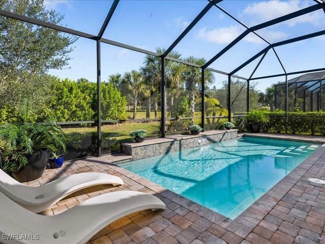 2750 Aviamar CIR, Naples, FL 34114