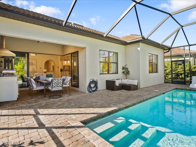 2750 Aviamar CIR, Naples, FL 34114