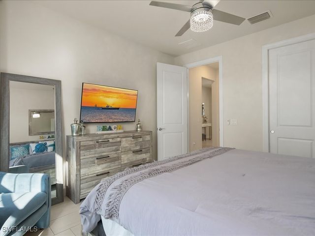 2750 Aviamar CIR, Naples, FL 34114