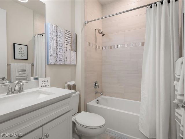 2750 Aviamar CIR, Naples, FL 34114