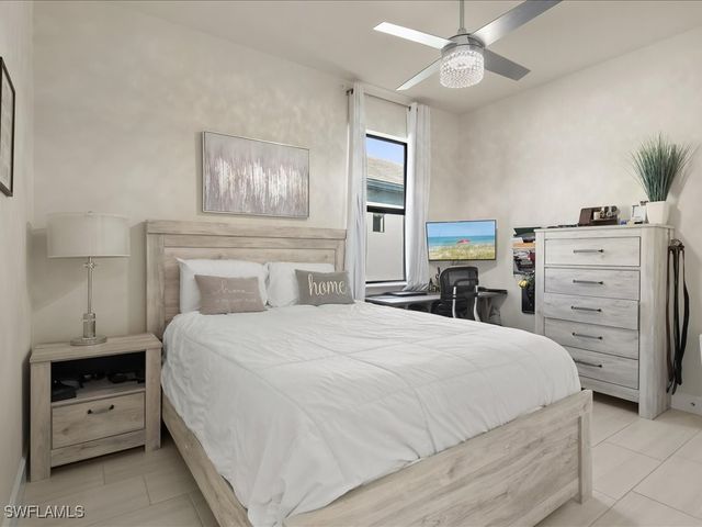 2750 Aviamar CIR, Naples, FL 34114