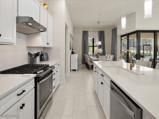 2750 Aviamar CIR, Naples, FL 34114