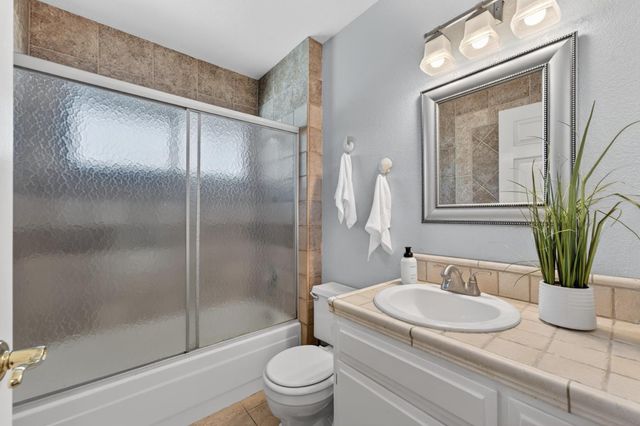 5010 Havelok St, Fair Oaks, CA 95628