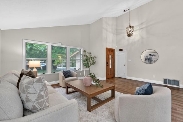 5010 Havelok St, Fair Oaks, CA 95628