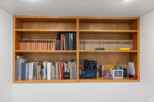 851 E CENTER ST, Pleasant Grove, UT 84062