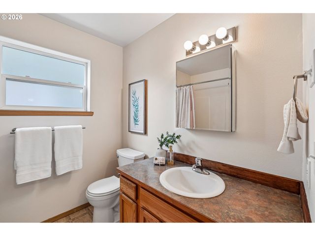 5026 N CECELIA St, Portland, OR 97203