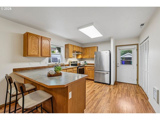 5026 N CECELIA St, Portland, OR 97203