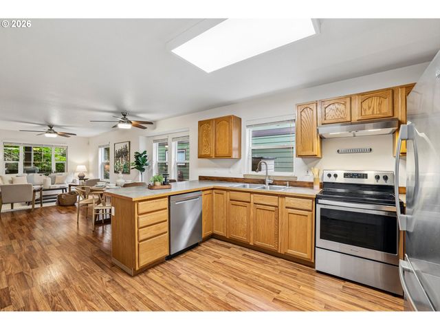 5026 N CECELIA St, Portland, OR 97203