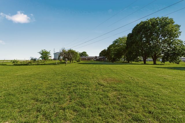 5843 Highway 41, N, Cedar Hill, TN 37032