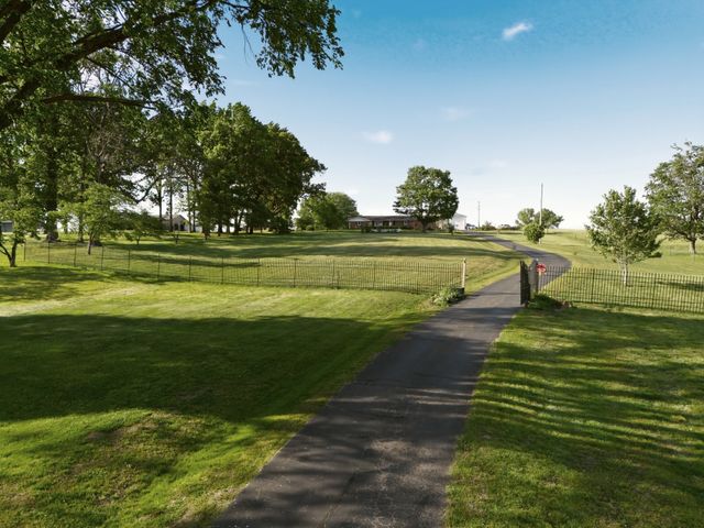 5843 Highway 41, N, Cedar Hill, TN 37032
