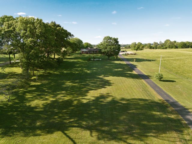 5843 Highway 41, N, Cedar Hill, TN 37032