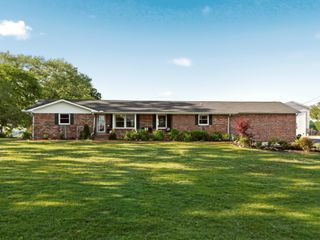 5843 Highway 41, N, Cedar Hill, TN 37032
