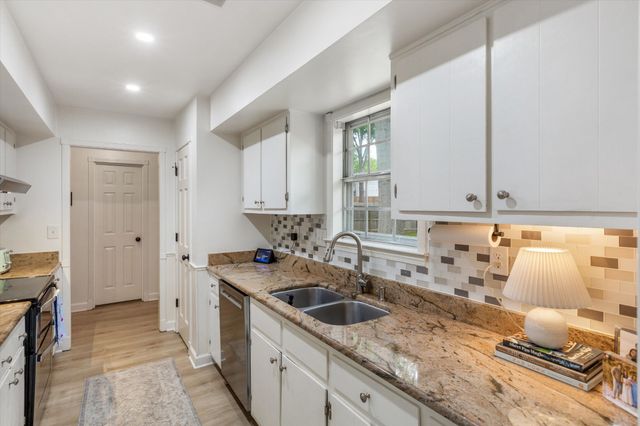 126 E GRAYCREST AVE, Collierville, TN 38017