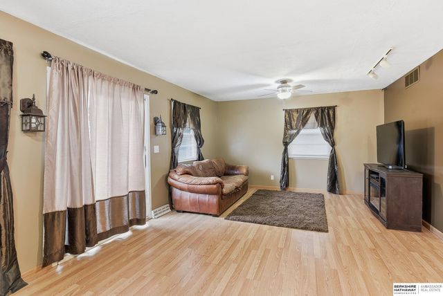 13810 S 84th Street, Papillion, NE 68046