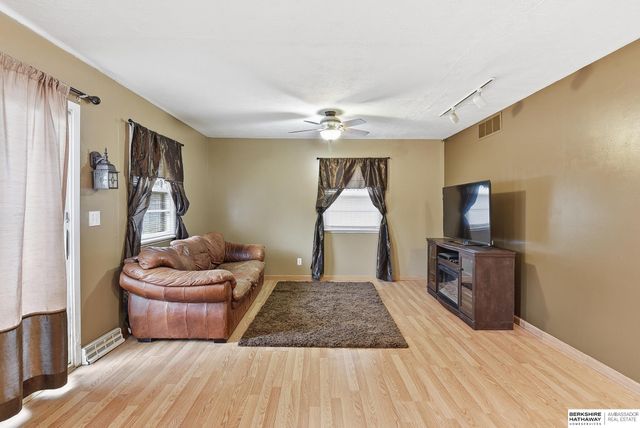 13810 S 84th Street, Papillion, NE 68046