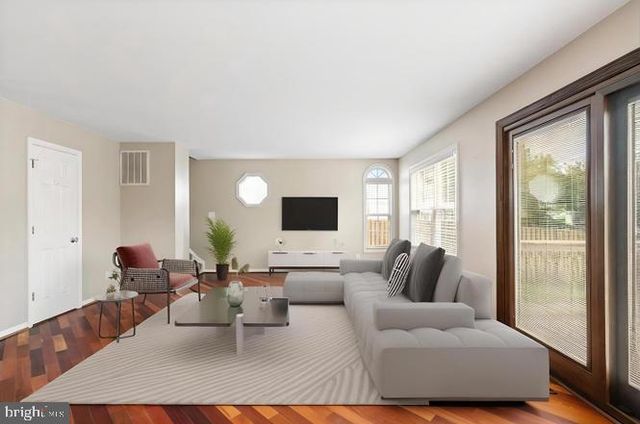10 SASSAFRAS LN, Stafford, VA 22554