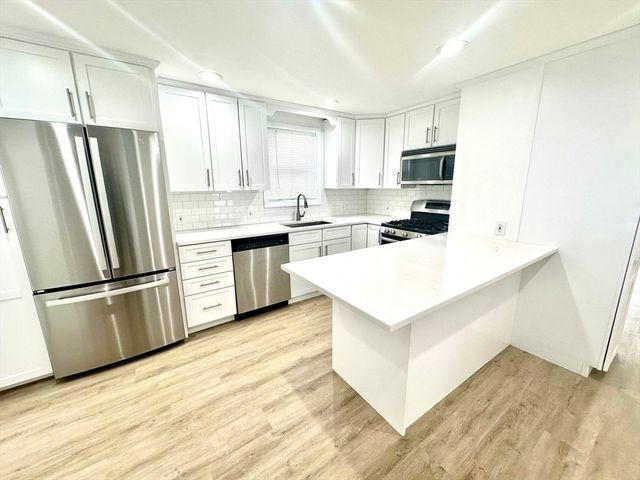 11 Carlton 1, Peabody, MA 01960