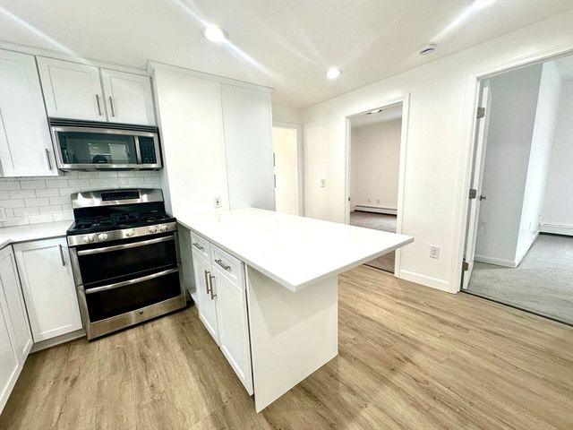 11 Carlton 1, Peabody, MA 01960