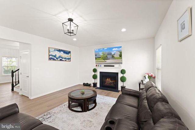 25981 ROYSTON PASS CIR, Aldie, VA 20105