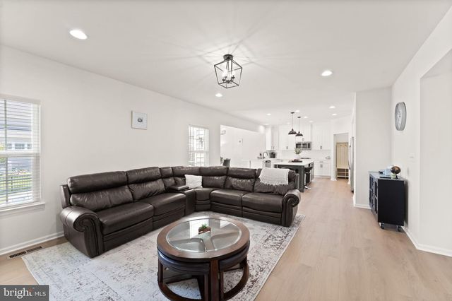 25981 ROYSTON PASS CIR, Aldie, VA 20105