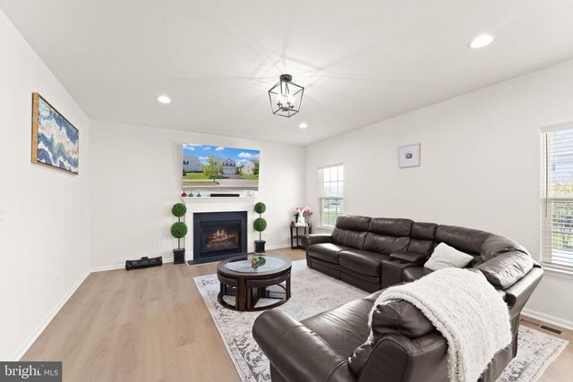 25981 ROYSTON PASS CIR, Aldie, VA 20105