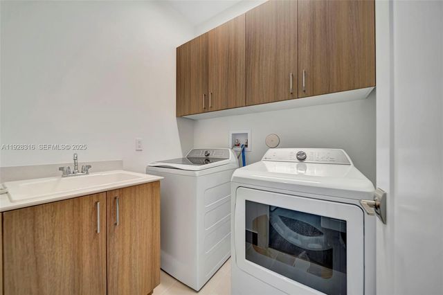 1454 NW 23rd ST, Fort Lauderdale, FL 33315