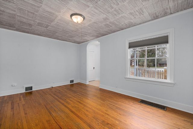 1844 S Dollison Avenue, Springfield, MO 65807