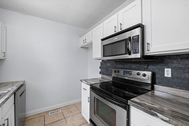 1844 S Dollison Avenue, Springfield, MO 65807