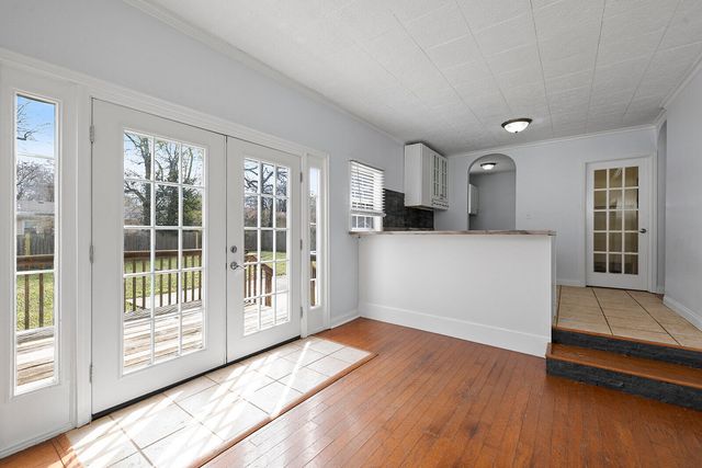 1844 S Dollison Avenue, Springfield, MO 65807