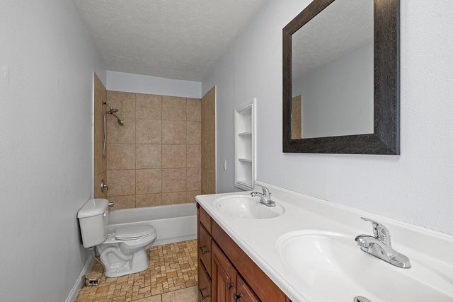 1844 S Dollison Avenue, Springfield, MO 65807