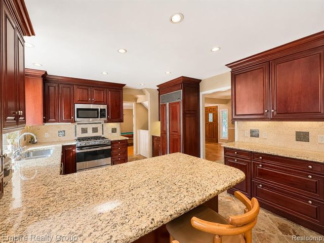 5005 Wing Lake Road, Bloomfield Hills, MI 48302