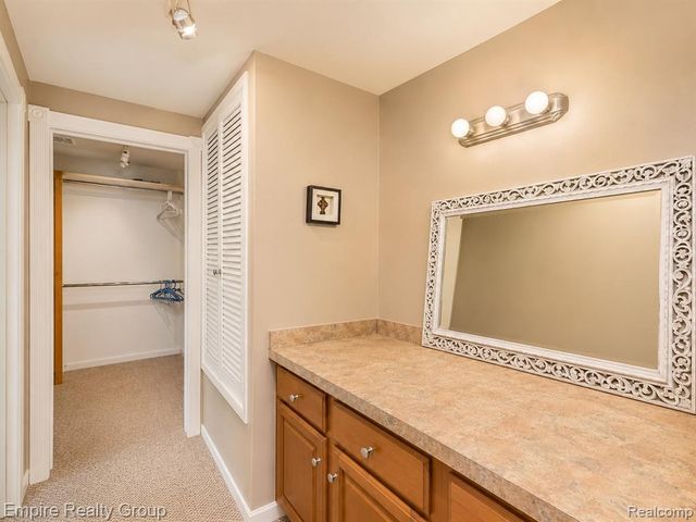 5005 Wing Lake Road, Bloomfield Hills, MI 48302