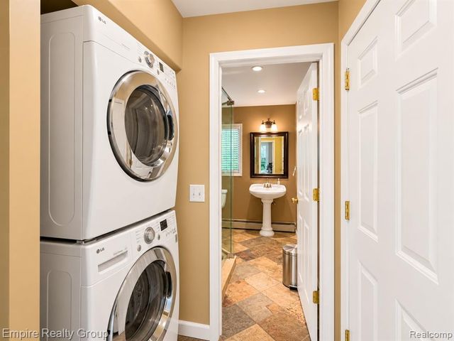 5005 Wing Lake Road, Bloomfield Hills, MI 48302