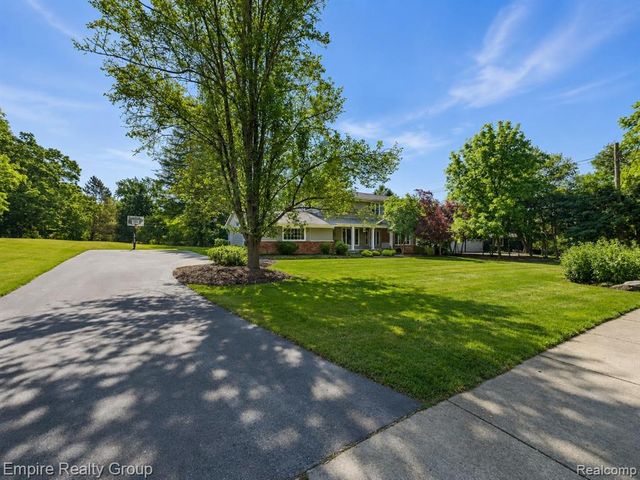 5005 Wing Lake Road, Bloomfield Hills, MI 48302