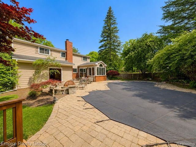 5005 Wing Lake Road, Bloomfield Hills, MI 48302
