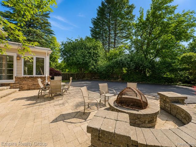 5005 Wing Lake Road, Bloomfield Hills, MI 48302