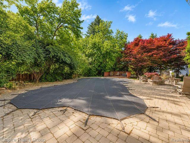 5005 Wing Lake Road, Bloomfield Hills, MI 48302