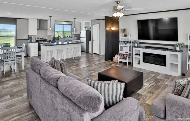 215859 Lh 37, Pleasanton, TX 78064